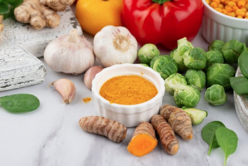 Việc lựa chọn sau sinh nên uống nghệ tươi hay tinh bột nghệ phụ thuộc vào tình trạng sức khỏe của mỗi người 