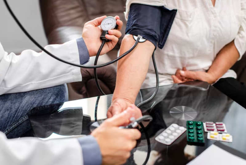 Kiểm soát huyết áp là việc làm quan trọng giúp phòng ngừa nguy cơ đột quỵ