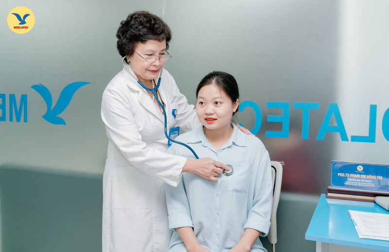 Khách hàng thăm khám cùng bác sĩ Tim mạch tại MEDLATEC