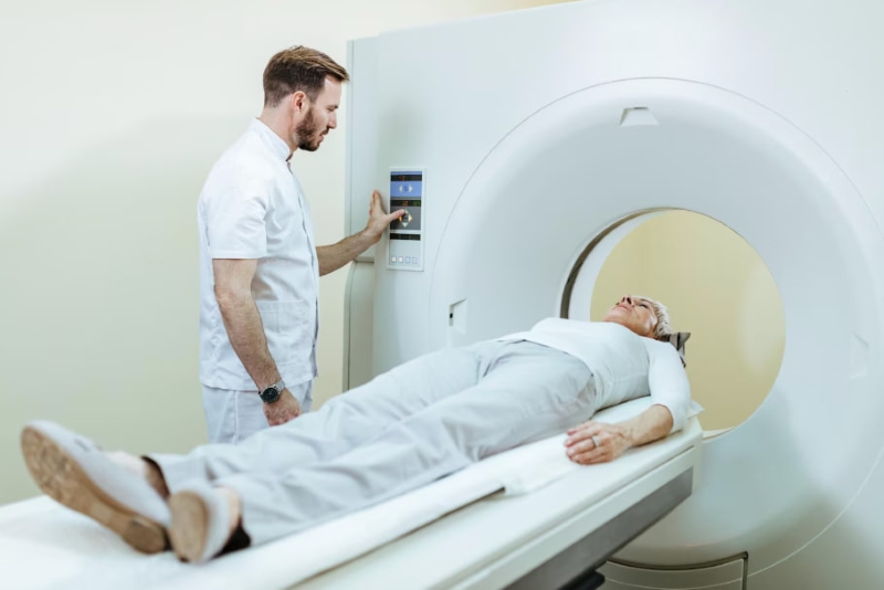 Chụp cộng hưởng từ giúp bác sĩ đánh giá tình trạng dây chằng chéo trước khi lựa chọn phương pháp điều trị