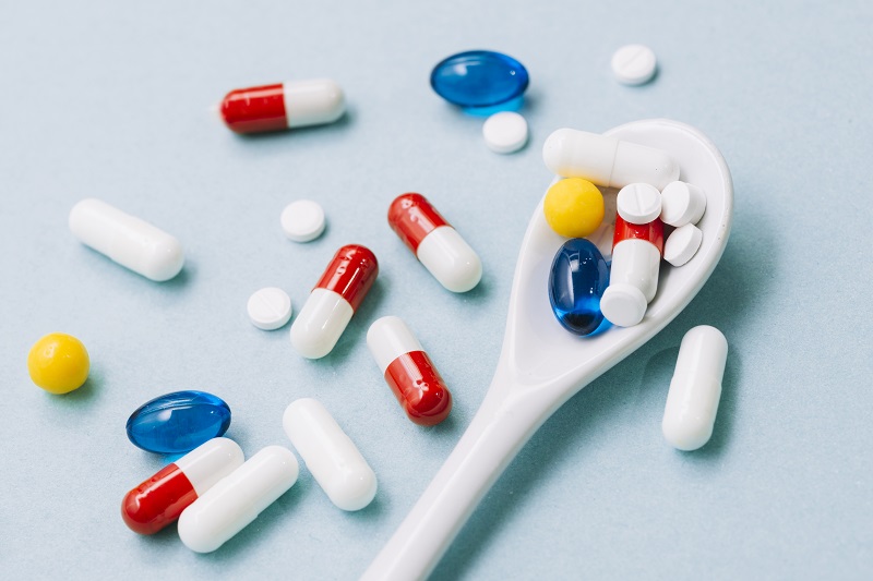 Một số thuốc giảm đau không kê đơn có thể được cân nhắc sử dụng trong đợt đau nhẹ. 