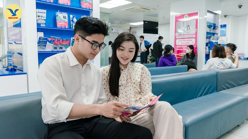 Các cặp đôi nên đi khám để được bác sĩ tư vấn về các vấn đề liên quan đến sức khỏe sinh sản