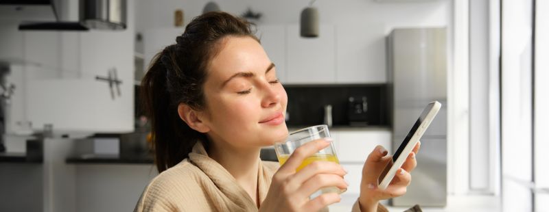 Uống nước rau dền gai hỗ trợ thanh nhiệt, giải độc