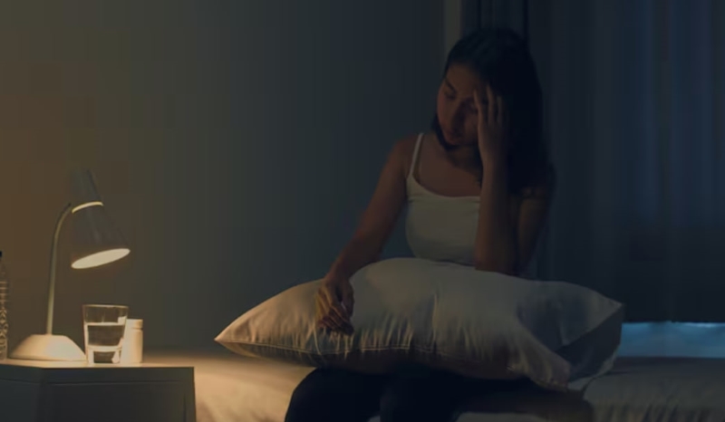 Tình trạng căng thẳng, lo âu là nguyên nhân gây mất ngủ vào ban đêm