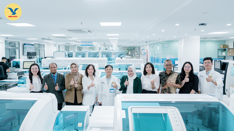 Đoàn Prodia tham quan trung tâm xét nghiệm medlatec