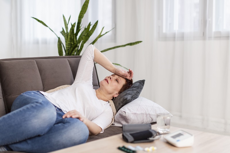 Người bị khó thở, hụt hơi cần nghỉ ngơi ngay khi triệu chứng xuất hiện