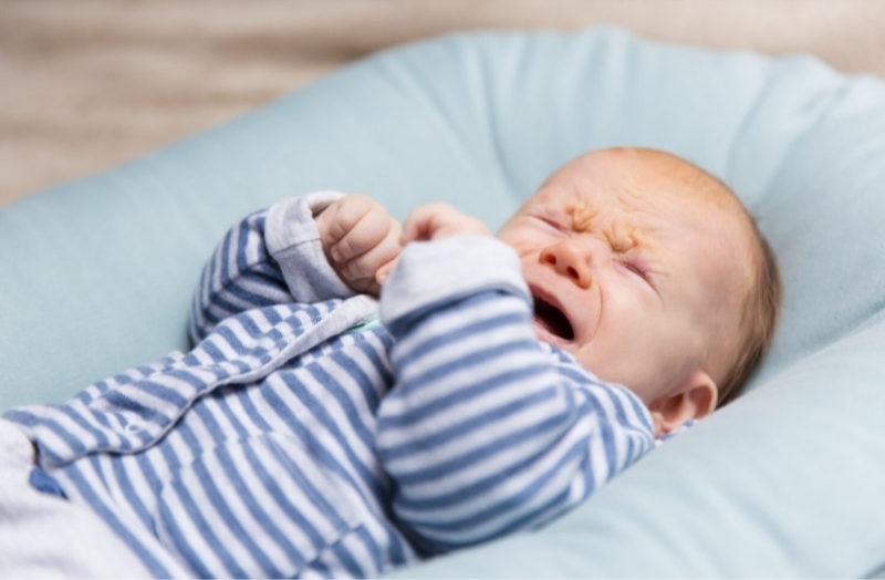 Tình trạng khóc đêm kéo dài có thể ảnh hưởng tới sự phát triển thể chất của trẻ 