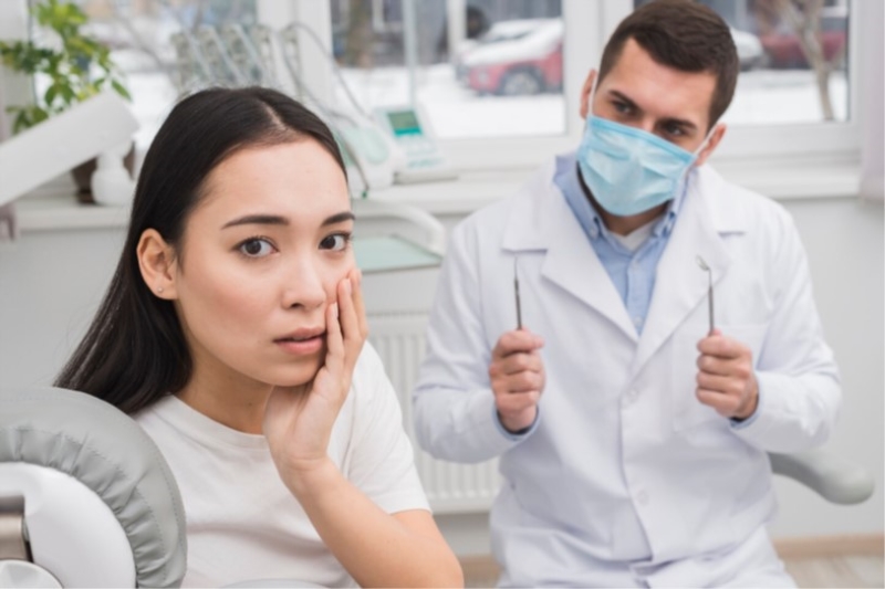 Trang thiết bị không đảm bảo có thể gây ra tình trạng đau khi bọc răng sứ