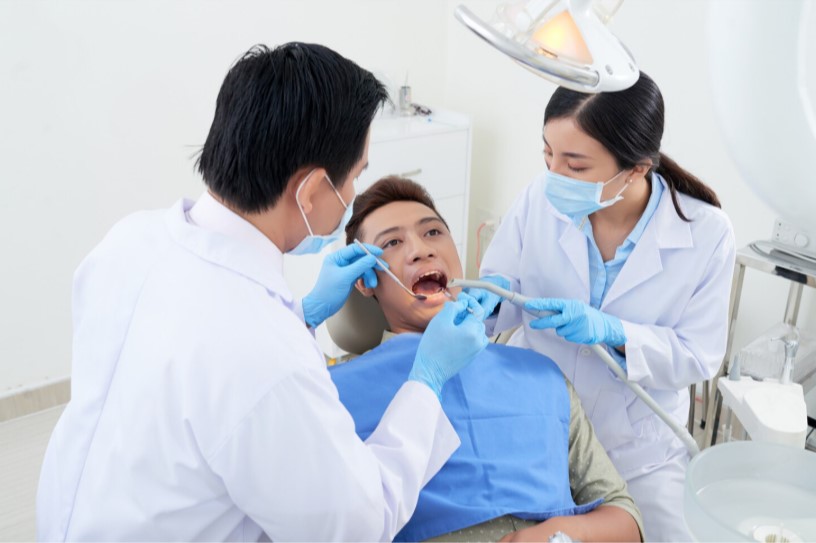 Chú ý lịch tái khám để kiểm tra tình trạng của cầu răng
