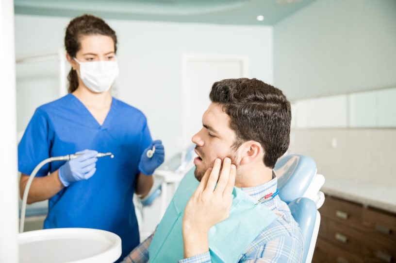 Trường hợp sâu răng mức độ nặng có thể cần nhổ răng vĩnh viễn