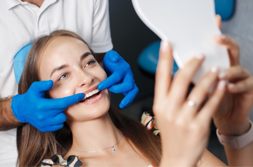 Bọc răng sứ là kỹ thuật phổ biến trong lĩnh vực Răng hàm mặt
