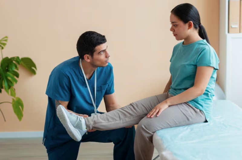 Phục hồi chức năng giúp cải thiện sức mạnh cơ và khả năng vận động sau chấn thương dây chằng