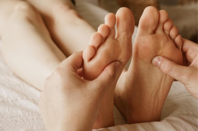 Phụ nữ khi mang thai cần cẩn trọng với các phương pháp day bấm huyệt