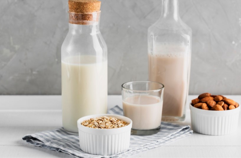 Sữa hạt chứa nhiều chất xơ và protein giúp hỗ trợ kiểm soát đường huyết
