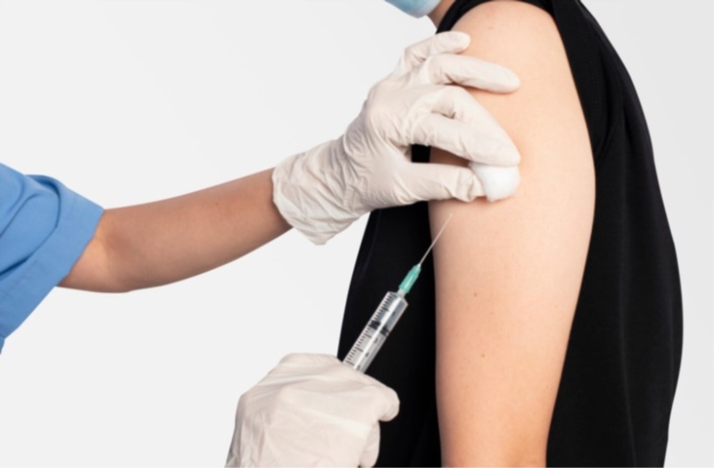 Tiêm vắc xin HPV là cách phòng ngừa sùi mào gà ở bìu hiệu quả