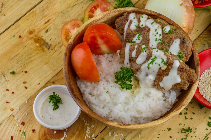 Người bị gout nên thận trọng với các món ăn kèm giàu purin khi ăn xôi. 