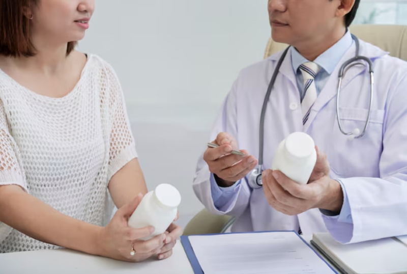 Sử dụng thuốc điều trị triệu chứng cúm dạ dày theo chỉ định của bác sĩ 