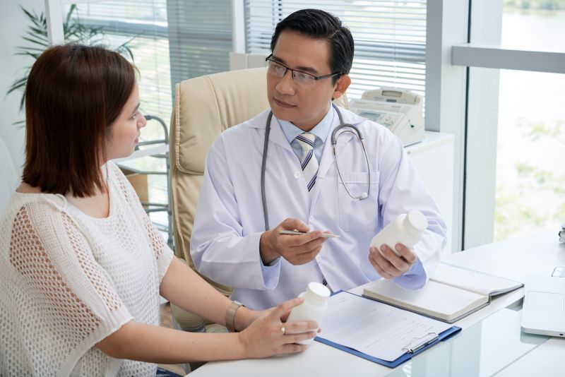 Bạn nên thăm khám và xét nghiệm để được bác sĩ tư vấn có nên bổ sung kẽm hay không