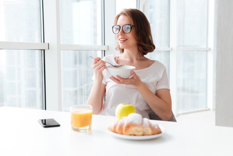 Trước khi uống kẽm, bạn nên ăn sáng nhẹ nhàng 