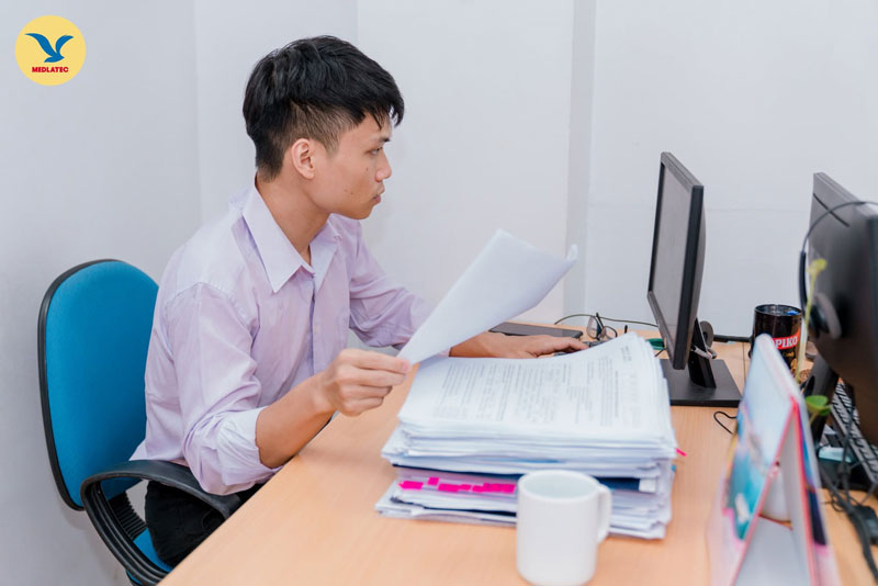 Những cơn đau cổ vai gáy xuất hiện đột ngột, khi bạn hoạt động nặng hoặc ngồi sai tư thế quá lâu