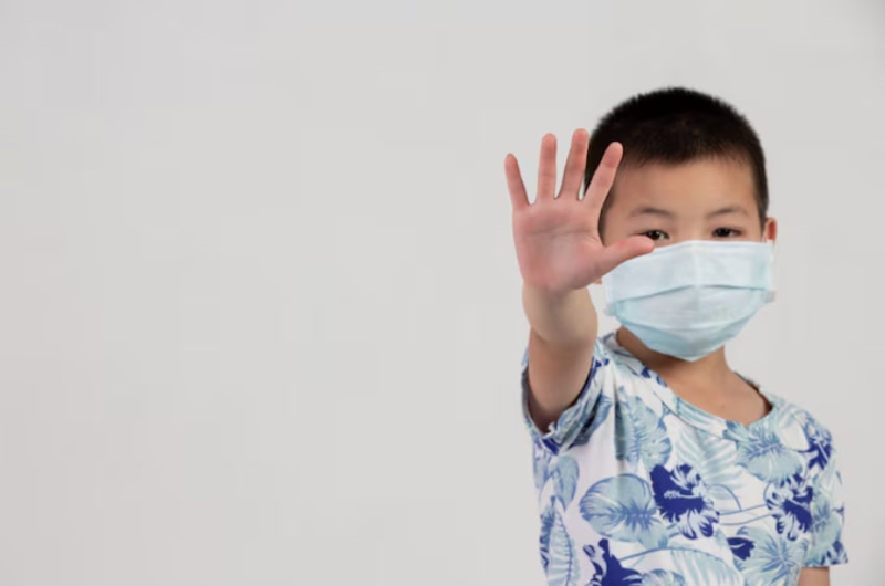 Thường xuyên ốm vặt là một trong những dấu hiệu cảnh báo trẻ bị suy giảm sức đề kháng