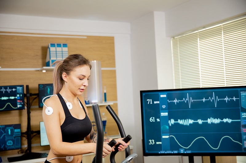 Điện tâm đồ và nghiệm pháp gắng sức có thể được chỉ định nhằm chẩn đoán nguyên nhân nhịp tim chậm 