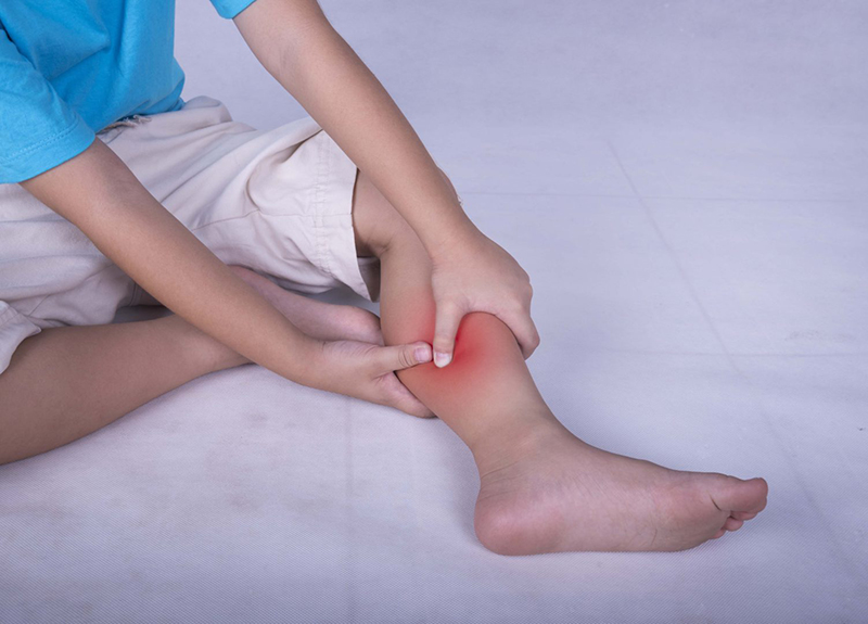 Tình trạng đau nhức 2 chân có thể là dấu hiệu của bệnh gì?