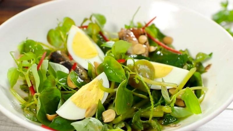 Trứng luộc và salad là món ăn sáng tốt cho người tiểu đường