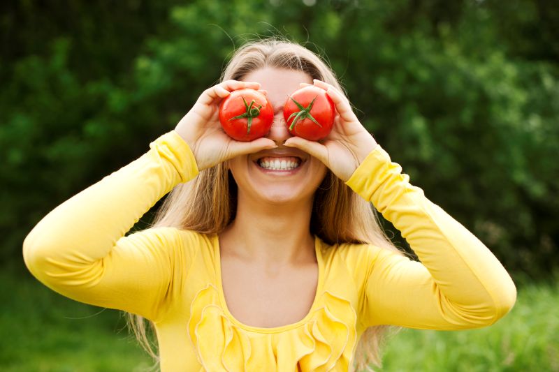 Nước ép cà chua hỗ trợ giảm stress, chống lão hóa da