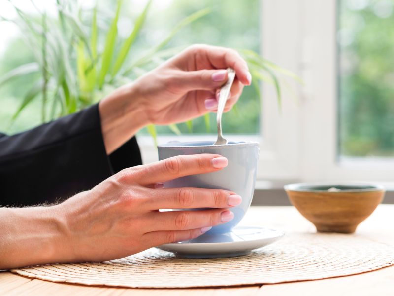 Uống nước rau răm hỗ trợ tiêu hóa