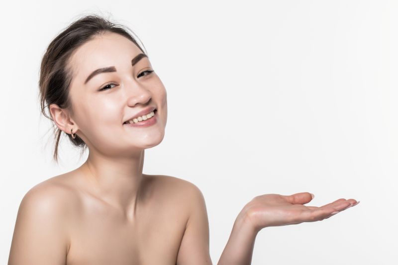 Vitamin B5 hỗ trợ cấp ẩm và ngăn ngừa mất nước ở da giúp da mềm mịn, căng bóng