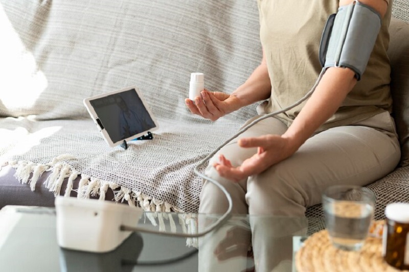 Dùng rượu tỏi quá liều lượng sẽ gây tăng huyết áp 