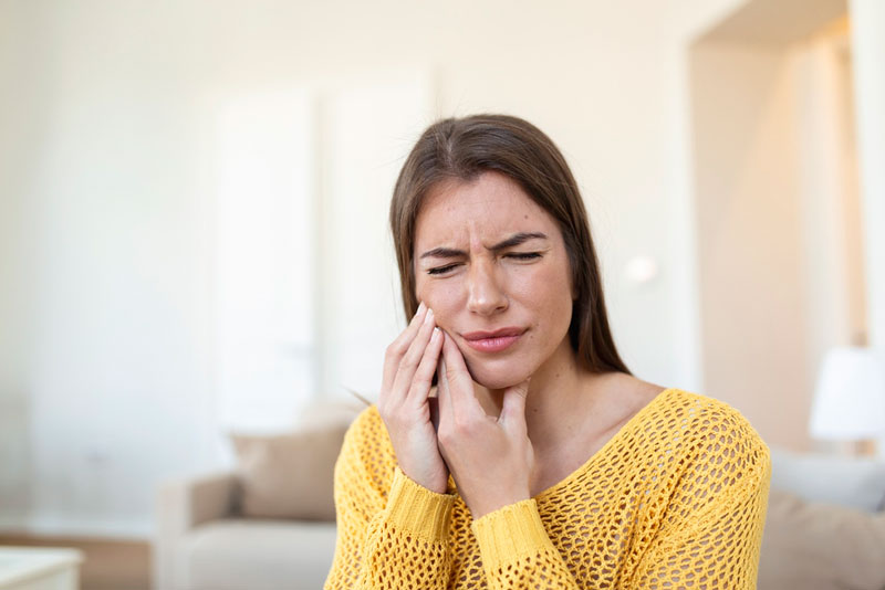 Tinh dầu đinh hương giúp giảm đau răng, sưng nướu