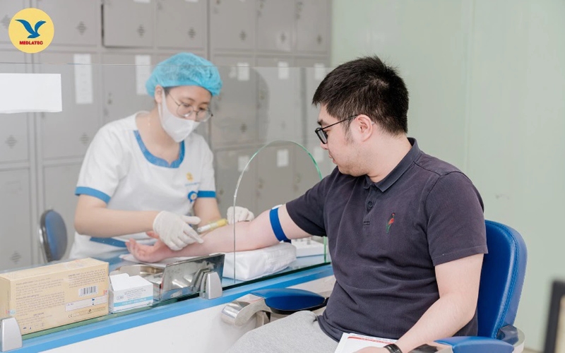 Xét nghiệm hormone giúp bác sĩ đánh giá sự cân bằng nội tiết và khả năng sinh sản của nam giới.