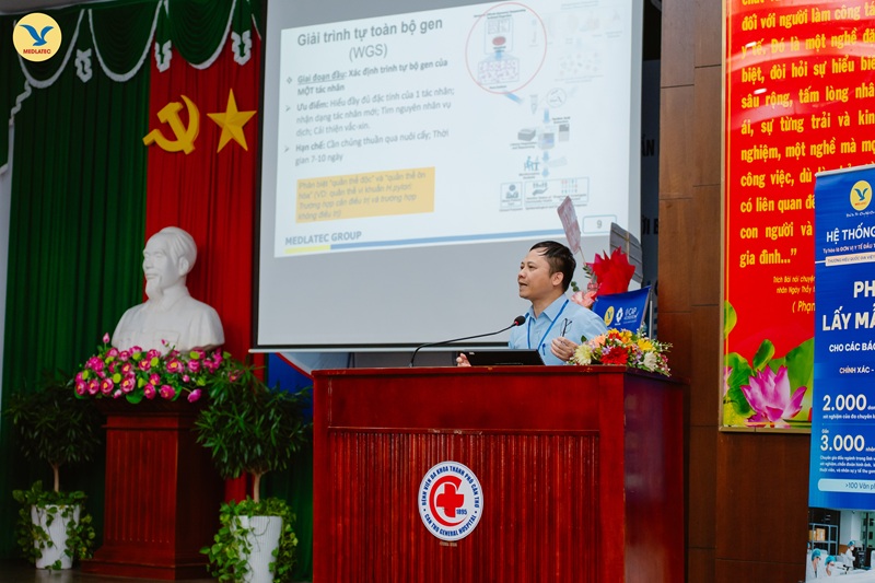PGS.TS. Nguyễn Thái Sơn – Giám đốc Hệ thống Xét nghiệm MEDLATEC trình bày báo cáo chuyên môn tại hội thảo