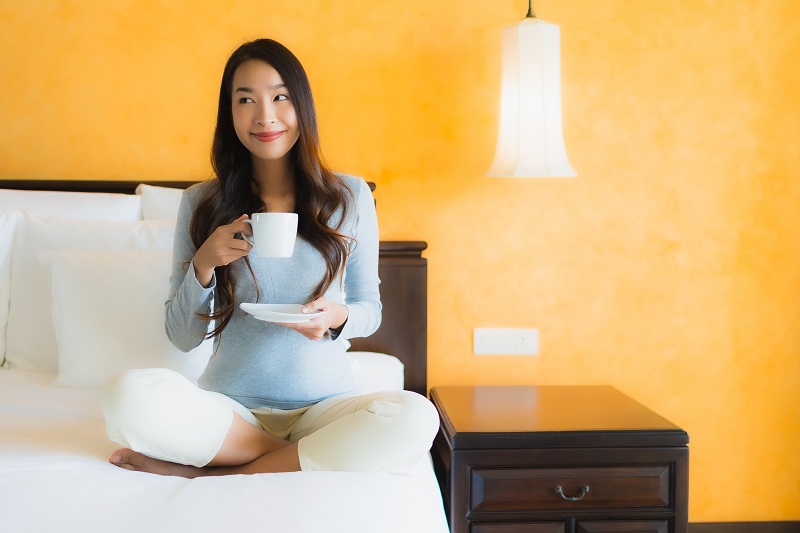 Phụ nữ mang thai nên cân nhắc trước khi dùng đồ uống chứa caffeine. 