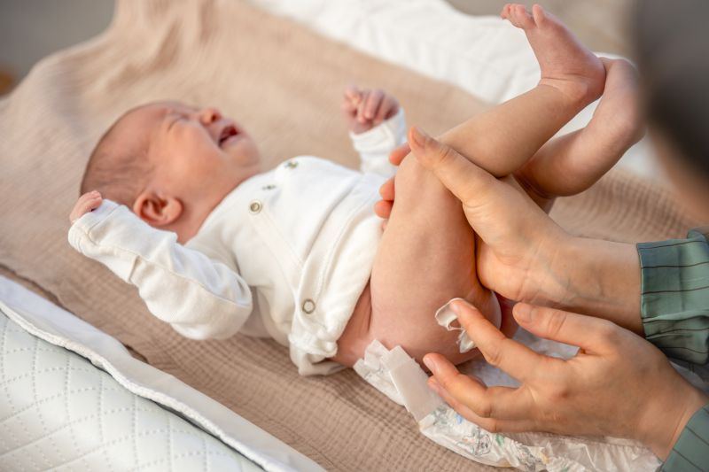 Sử dụng kem chống hăm tã phòng ngừa hăm da cho trẻ