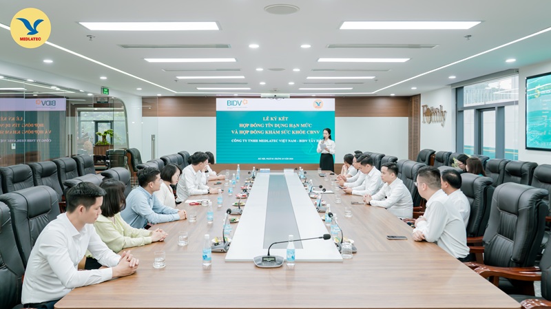 Quang cảnh buổi lễ ký kết giữa hai đơn vị MEDLATEC và BIDV Tây Hồ 