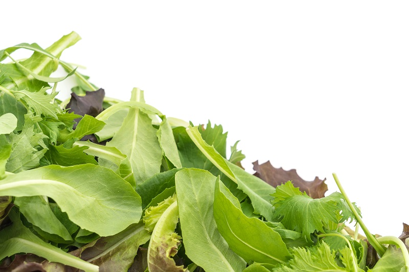 Bạn có thể nhiễm sán lá gan lớn khi ăn sống các loại rau mọc dưới nước chưa được rửa sạch hoặc nấu chín. 