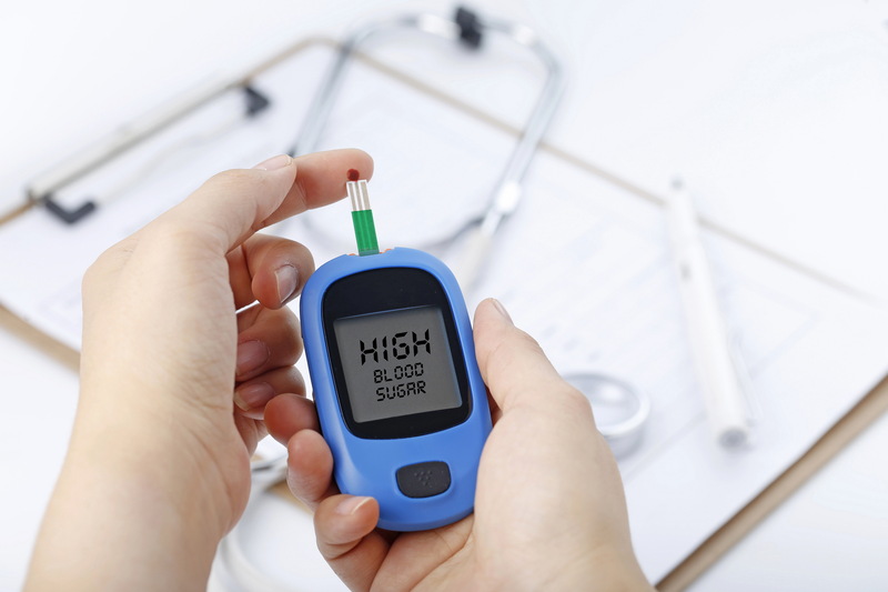 Bạn nên thăm khám bác sĩ nếu đường huyết dao động bất thường để được tư vấn chế độ dinh dưỡng phù hợp.