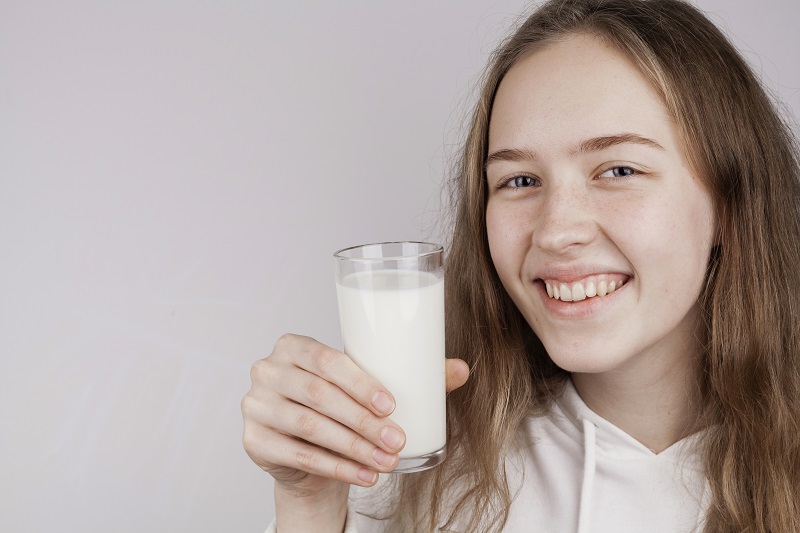 Người tiểu đường uống sữa vinamilk không đường được không phụ thuộc vào khẩu phần dùng và tổng lượng carbohydrate trong ngày.
