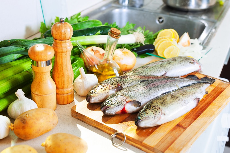 Cá và hải sản cung cấp omega-3 và kẽm, có lợi cho chất lượng tinh trùng. 