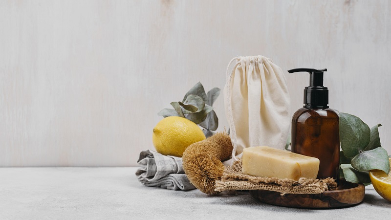 Xà phòng, sữa tắm hay dung dịch vệ sinh có hương liệu có thể gây kích ứng da âm hộ. 
