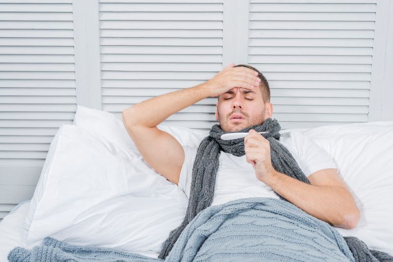 Sau khi cắt polyp dạ dày bị sốt cao không rõ nguyên nhân, người bệnh cần đến viện ngay