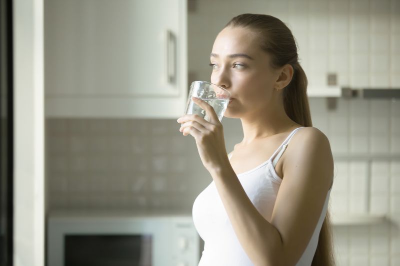 Người bệnh có thể uống một lượng nước lọc nhỏ trước giờ nội soi khoảng 2-3 tiếng