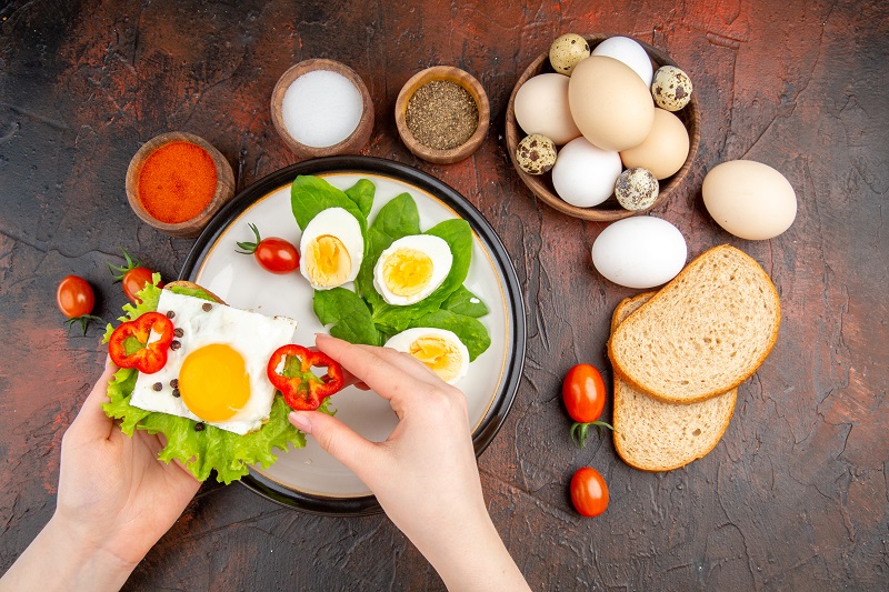 Người bệnh có thể chia khẩu phần thành nhiều bữa nhỏ trong ngày nếu thường xuyên chán ăn.
