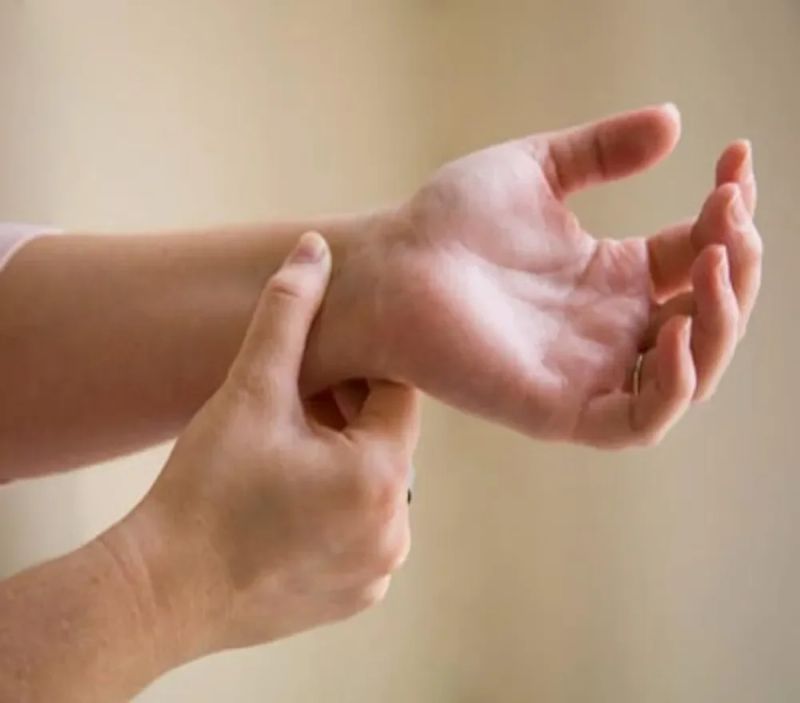 Thực hiện thao tác day bấm đúng vị trí