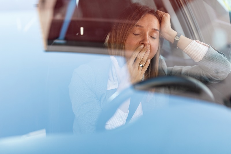Một số người có thể cảm thấy buồn ngủ sau khi uống loratadin, vì vậy cần thận trọng khi lái xe.