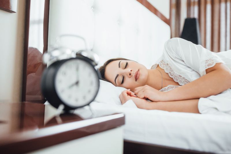 Bấm huyệt thần môn hỗ trợ an thần, giảm căng thẳng