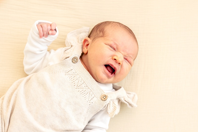 Mẹ có thể nhận biết sớm tình trạng sữa giảm qua những thay đổi trong các cữ bú hằng ngày.